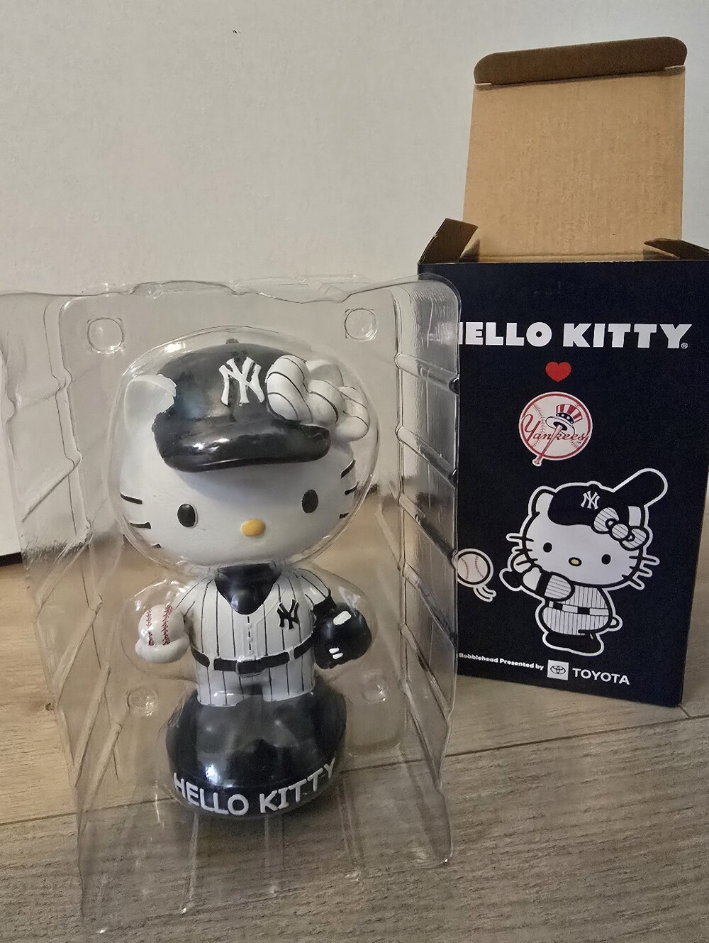 NY Yankees Hello Kitty Bobblehead